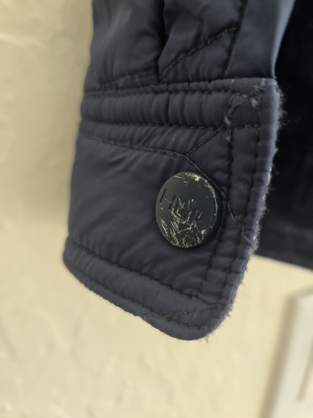 HUK Men's Standard Ballast Quilted Reversible - Picture 4 of 8